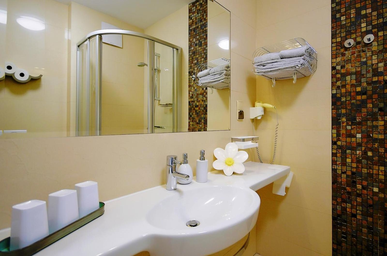 Apartment Diwa Hotel: Private In Area With Ac And Parking