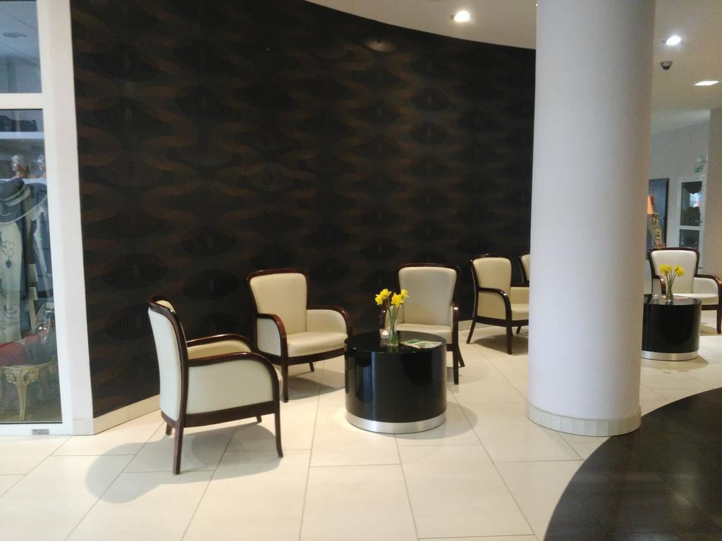 Diwa Hotel: Private In Area With Ac And Parking